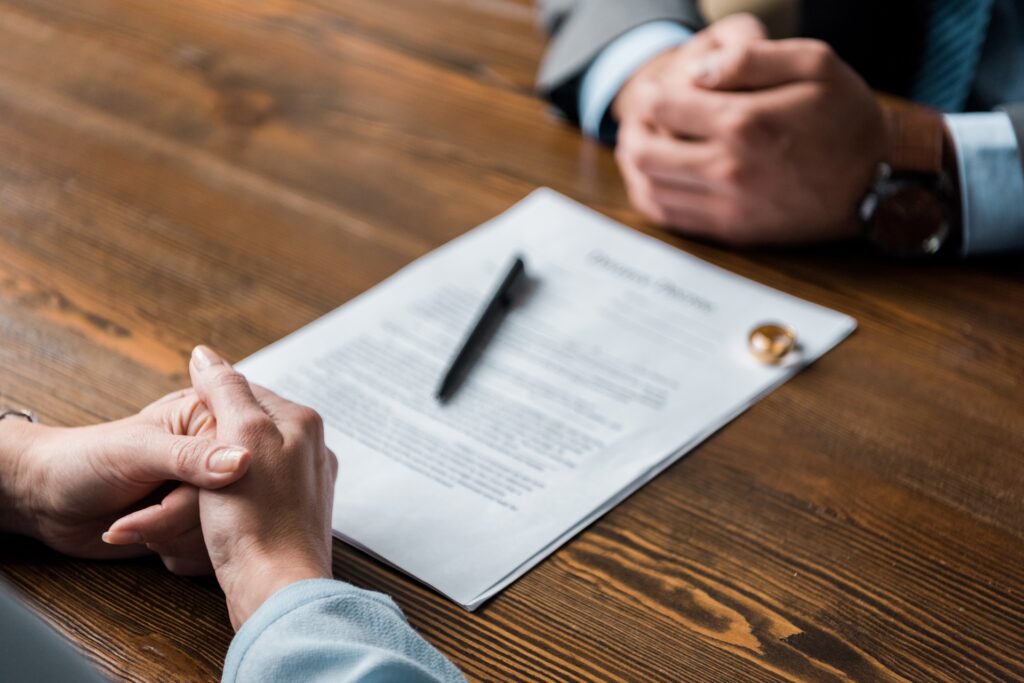 California divorce paperwork on a desk with pen | Law Office of Eric Andrew Mercer California divorce paperwork on a desk with pen